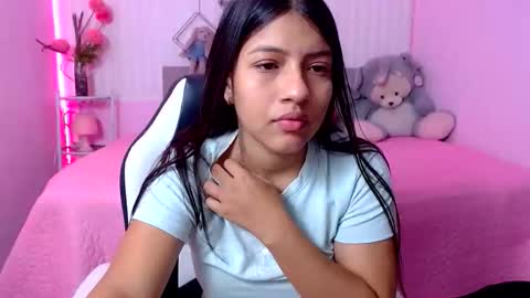 Snapshot of zara_cute18 chatting on April 9, 12:21 pm Zara online show from April 9, 12:21 pm