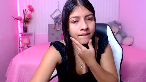 Snapshot of zara_cute18 chatting on April 10, 12:10 pm Zara online show from April 10, 12:10 pm