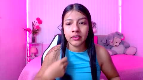 Snapshot of zara_cute18 chatting on April 13, 12:10 pm Zara online show from April 13, 12:10 pm