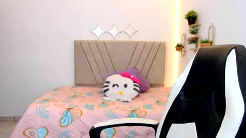 Snapshot of zara_cute18 chatting on June 16, 12:08 pm Zara online show from June 16, 12:08 pm
