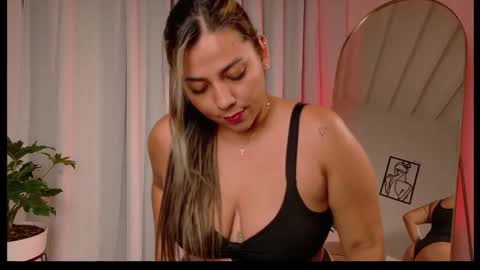 Snapshot of zara_nova chatting on January 17, 1:21 am Zara Nova online show from January 17, 1:21 am