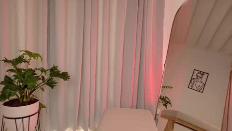 Snapshot of zara_nova chatting on February 5, 7:07 pm Zara Nova online show from February 5, 7:07 pm