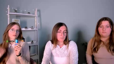 Snapshot of zara_shine_ chatting on October 14, 2:40 pm zara_shine_ online show from October 14, 2:40 pm
