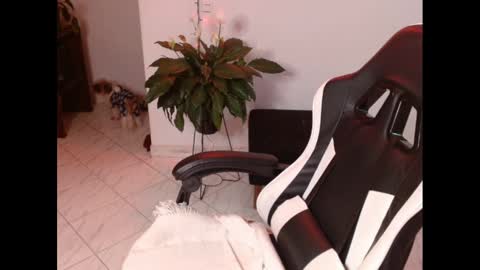Snapshot of zarabby_skuirt chatting on December 26, 3:16 am Zarabby online show from December 26, 3:16 am