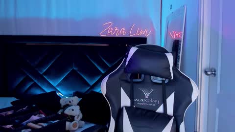 Zara Lim  online show from November 14, 3:11 pm