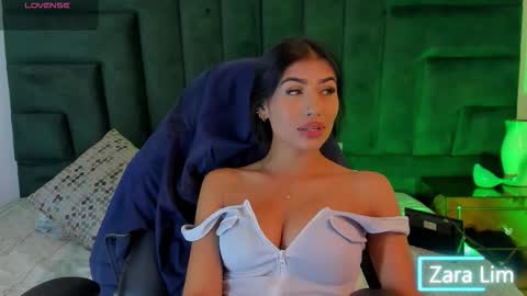 Zara Lim  online show from January 13, 6:24 pm