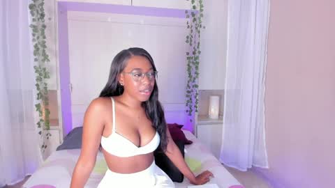 Snapshot of zaraprescott chatting on April 6, 10:33 pm SARA online show from April 6, 10:33 pm