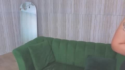 Isabella online show from February 6, 12:30 pm