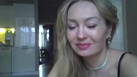 Zarina Swift online show from January 20, 4:10 am