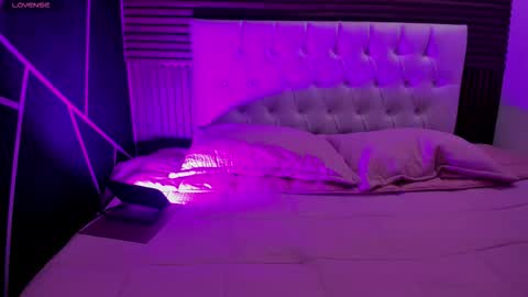 Snapshot of zarinawynne chatting on March 18, 1:03 pm Zarina Waynne online show from March 18, 1:03 pm