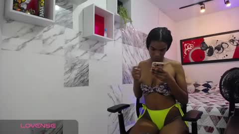 Snapshot of zaya_smith chatting on February 9, 11:36 pm Zaya online show from February 9, 11:36 pm