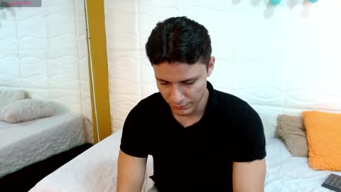 Snapshot of zayn_clausen chatting on April 16, 9:39 pm zayn_clausen online show from April 16, 9:39 pm