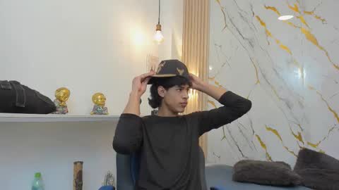 Snapshot of zayn_fox32 chatting on March 21, 7:17 pm Zayn online show from March 21, 7:17 pm