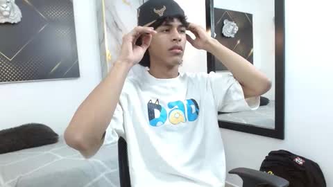 Snapshot of zayn_fox32 chatting on March 27, 7:35 pm Zayn online show from March 27, 7:35 pm