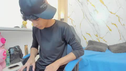 Snapshot of zayn_fox32 chatting on March 28, 7:13 pm Zayn online show from March 28, 7:13 pm