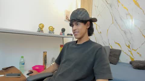 Snapshot of zayn_fox32 chatting on March 30, 7:37 pm Zayn online show from March 30, 7:37 pm