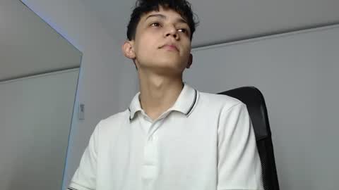 Snapshot of zaynvoss chatting on June 19, 2:05 am zaynvoss online show from June 19, 2:05 am