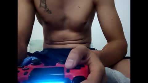 Snapshot of ze___________________ chatting on February 19, 12:56 pm ze online show from February 19, 12:56 pm