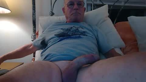 Snapshot of zedman521 chatting on October 31, 11:00 am zedman521 online show from October 31, 11:00 am