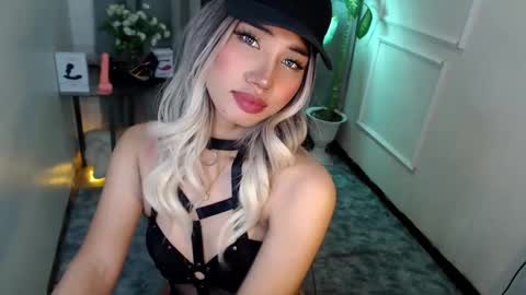zelainalovetocum online show from March 12, 6:22 pm