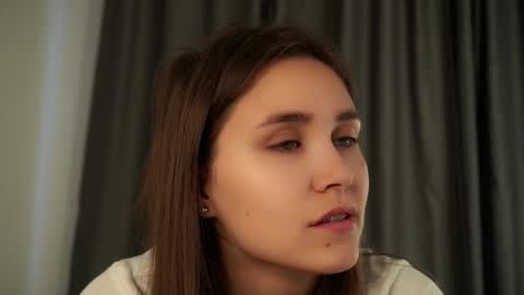 Snapshot of zeldaes chatting on September 19, 1:07 am Emilia online show from September 19, 1:07 am