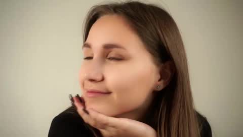 Snapshot of zeldaes chatting on September 27, 1:10 am Emilia online show from September 27, 1:10 am