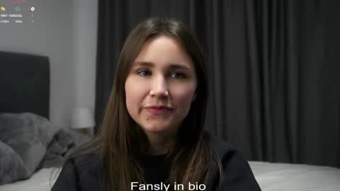 Snapshot of zeldaes chatting on October 13, 1:38 am Emilia online show from October 13, 1:38 am