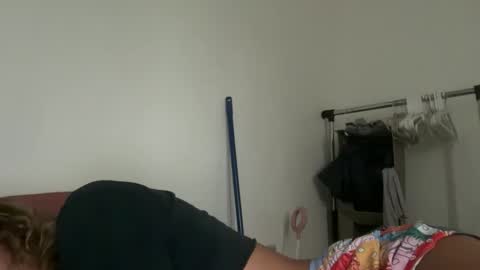Snapshot of zellaxobella chatting on September 10, 10:21 pm zellaxobella online show from September 10, 10:21 pm
