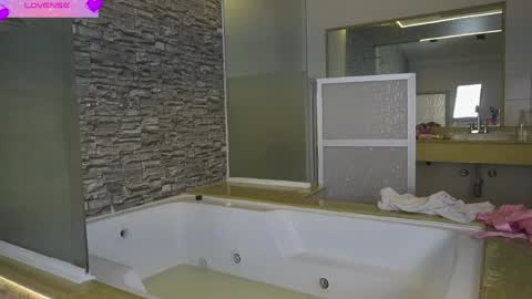 Snapshot of zenda_biancha chatting on March 31, 11:38 pm zenda_biancha online show from March 31, 11:38 pm