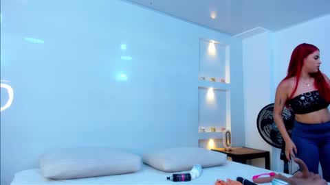 Zenda Evans online show from October 1, 2:39 am