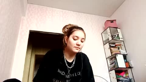 zeniabrossoit online show from April 29, 11:14 am
