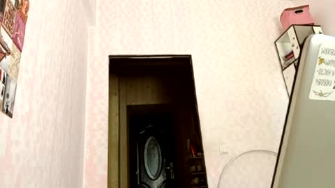 zeniabrossoit online show from May 9, 3:34 am