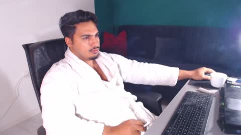 Snapshot of zenobaro chatting on February 5, 8:21 am zenobaro online show from February 5, 8:21 am