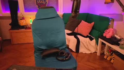 zesty_peach online show from June 8, 1:39 am