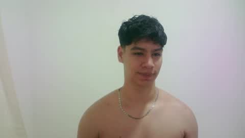 Snapshot of zeus_183 chatting on April 6, 4:21 am zeus_183 online show from April 6, 4:21 am