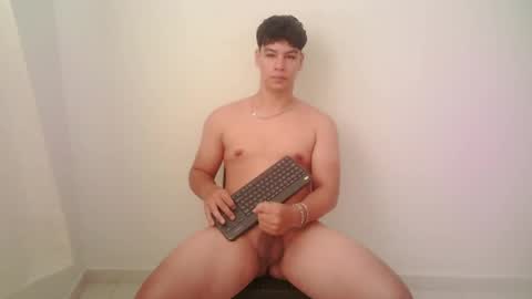 Snapshot of zeus_183 chatting on April 8, 3:56 pm zeus_183 online show from April 8, 3:56 pm