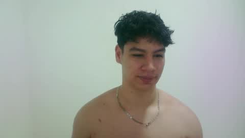 Snapshot of zeus_183 chatting on April 14, 5:13 am zeus_183 online show from April 14, 5:13 am