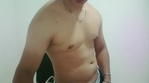 Snapshot of zeus_183 chatting on April 15, 2:07 am zeus_183 online show from April 15, 2:07 am