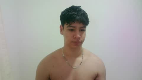 Snapshot of zeus_183 chatting on April 17, 8:28 am zeus_183 online show from April 17, 8:28 am