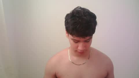 Snapshot of zeus_183 chatting on April 22, 2:18 pm zeus_183 online show from April 22, 2:18 pm