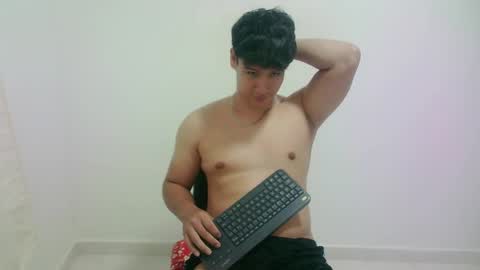 Snapshot of zeus_183 chatting on April 24, 4:37 am zeus_183 online show from April 24, 4:37 am