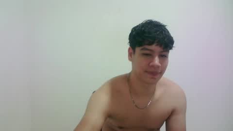 Snapshot of zeus_183 chatting on April 25, 2:25 am zeus_183 online show from April 25, 2:25 am