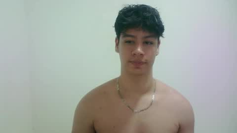 Snapshot of zeus_183 chatting on April 27, 4:10 am zeus_183 online show from April 27, 4:10 am