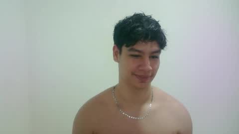 Snapshot of zeus_183 chatting on April 30, 1:34 am zeus_183 online show from April 30, 1:34 am