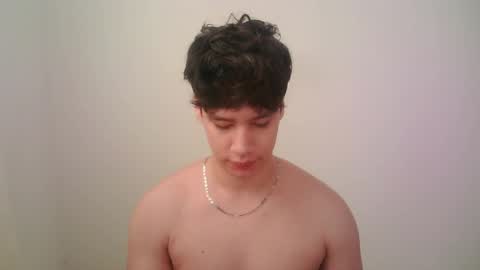 Snapshot of zeus_183 chatting on May 2, 12:21 pm zeus_183 online show from May 2, 12:21 pm