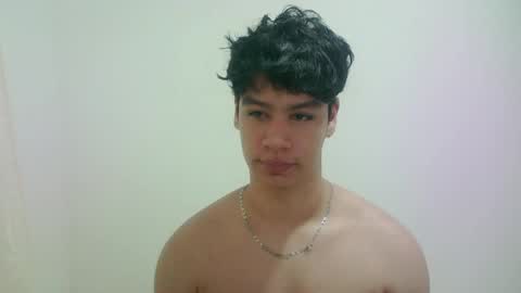 Snapshot of zeus_183 chatting on May 9, 7:02 am zeus_183 online show from May 9, 7:02 am