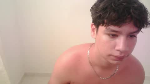 Snapshot of zeus_183 chatting on May 11, 4:04 pm zeus_183 online show from May 11, 4:04 pm