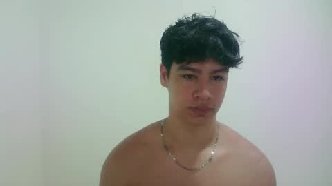 Snapshot of zeus_183 chatting on May 14, 12:39 am zeus_183 online show from May 14, 12:39 am