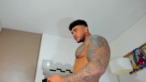 Snapshot of zeus_strong93 chatting on March 12, 12:10 am zeus strong online show from March 12, 12:10 am