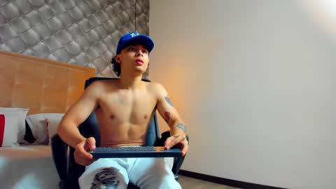 zeus online show from January 8, 8:39 pm